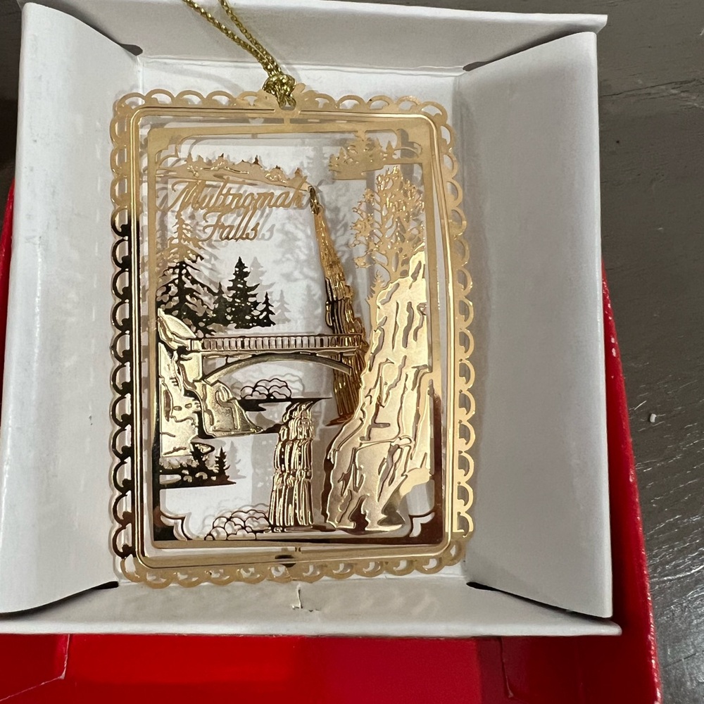 Nation’s Treasures Multnomah Falls Ornament